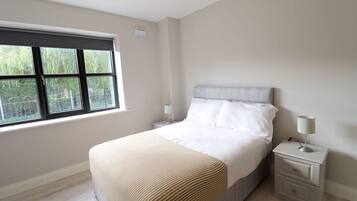 2 bedrooms, iron/ironing board, WiFi