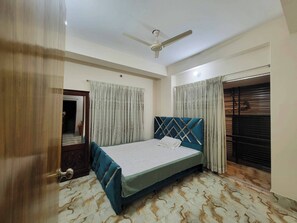 2 bedrooms, WiFi, bed sheets - Lovely two bed flats, by Dhaka Shahjalal Airport (Dhaka)