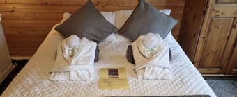 Glamping Cabin - Great for Hikers - Breakfast inc!