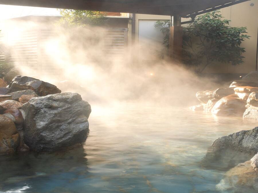 Bathtub, pemandian mata air panas, dan handuk