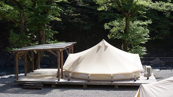 Tienda de campaña de lujo, para no fumadores (Glamping, Hot Spring ticket included) | 1 habitación, ropa de cama hipoalergénica, edredón y wifi gratis