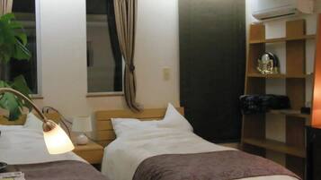 2 bedrooms, down comforters, individually decorated