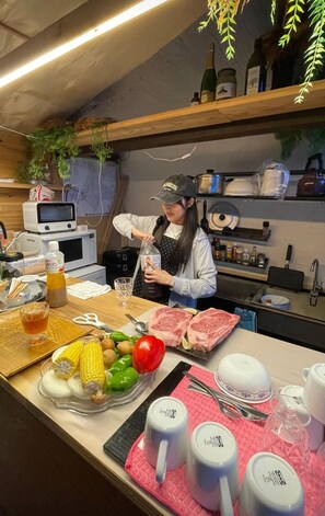 Kühlschrank, Mikrowelle, Ofen, Herdplatte