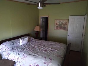 2 chambres, fer et planche à repasser, Wi-Fi, draps fournis