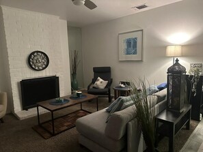 Smart TV, fireplace, books - Charming, comfy apartment Mirror House. Feel at home for staying at San Antonio (San Antonio)