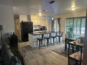 Interior - Charming, comfy apartment Mirror House. Feel at home for staying at San Antonio (San Antonio)