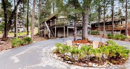 Water-View Cabin Near Pine Mountain Lake Marina, Private W/D, WiFi, Grill