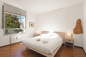 2 bedrooms, desk, iron/ironing board, free WiFi