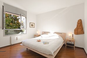 2 bedrooms, desk, iron/ironing board, free WiFi - Sweet Lake View Lugano, Lugano, Switzerland (Lugano)