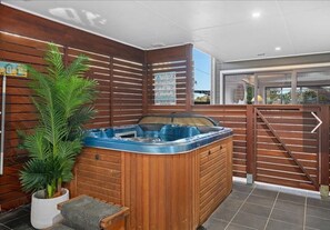 Indoor spa tub