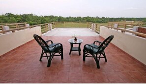 行政雙人房, 花園景 | 書桌、免費 Wi-Fi、床單