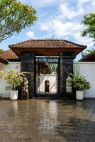 Fachada de la propiedad