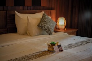 Deluxe Double Room, 1 Bedroom, Pool View | Egyptian cotton sheets, premium bedding, minibar, in-room safe
