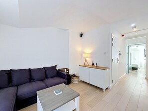 A modern living room with a sofa, a coffee table, a cabinet, and a lamp. - Centrally located "Key Point" by Interhome (Blankenberge)