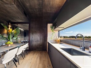 Fridge, microwave, stovetop, dishwasher - Samphire Chalet Tuart Luxury Amidst Nature (Busselton)