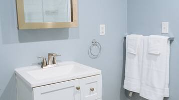 Shower, jetted tub, hair dryer, towels