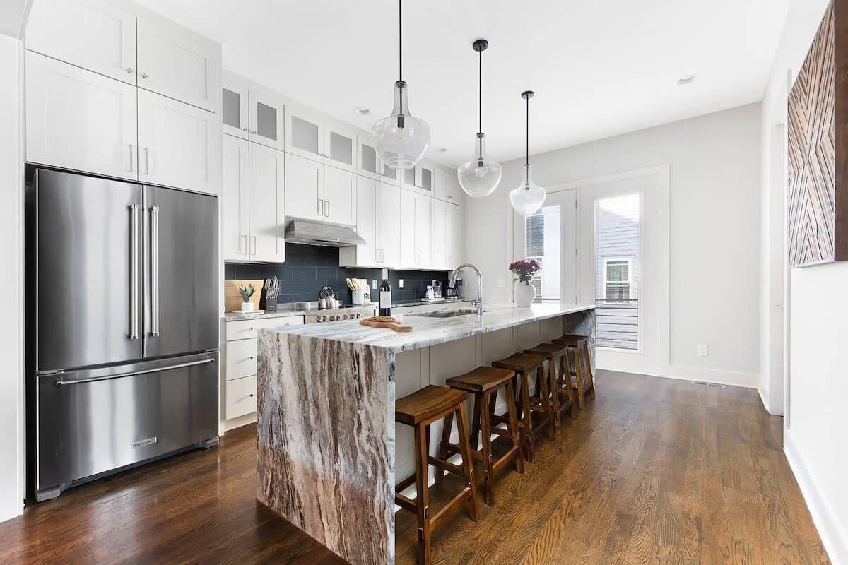 Refrigerador, microondas, horno y parrilla de estufa 