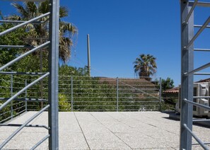 Property grounds - Celeste two-room apartment, located in a quiet location, well furnished, suitable for families, conv (Campo nell'Elba)