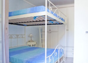 1 bedroom - Celeste two-room apartment, located in a quiet location, well furnished, suitable for families, conv (Campo nell'Elba)