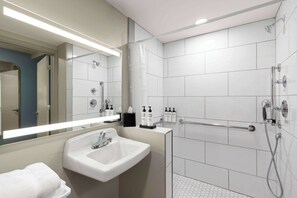 Hydromassage showerhead, hair dryer, towels, soap - Wyndham Garden Louisville KY (Louisville)