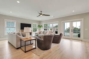 تلفزيون ذكي، تنس طاولة، كُتُب