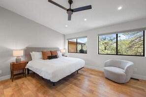 3 makuuhuonetta, työpöytä, silitysrauta/-lauta, Wi-Fi