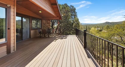 Summit Lodge- Sleeps 10, 4 Full Bath, Pet Friendly