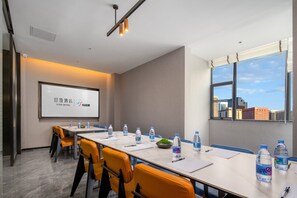 Meeting facility - Yi Zhi Hotel (Pearl River Xincheng Store, Wuyangcun Metro Station, Guangzhou) (Guangzhou)