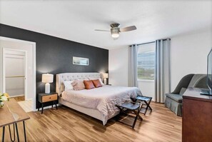 3 bedrooms, desk, free WiFi, bed sheets