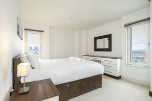 Apartment - Borough Flat With City Views by Underthedoormat (London)