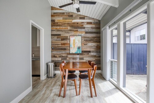 Classic Palo Alto 2BR w/ Balcony, nr Caltrain & Dining, by Blueground