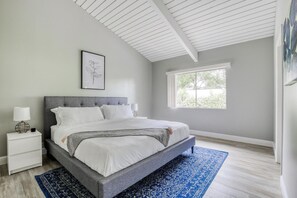 2 chambres, fer et planche à repasser, Wi-Fi, draps fournis