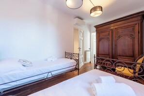 Family Apartment, Multiple Bedrooms, 2 Bathrooms, Sea Facing (Charming Flat Sestri Levante) | 3 bedrooms, iron/ironing board, free WiFi, bed sheets - Charming Flat Sestri Levante (Sestri Levante)