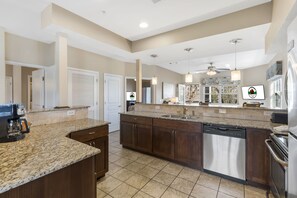 Refrigerador, microondas, horno, lavavajillas