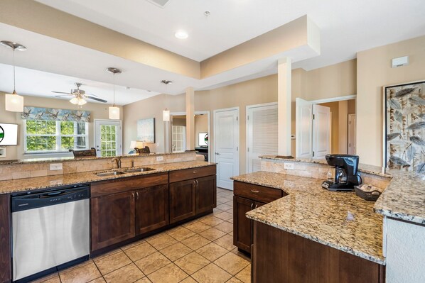 Réfrigérateur, micro-ondes, four, lave-vaisselle