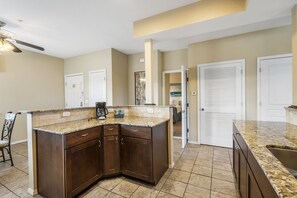 Interior - Paws & Putts: 2 BR Pet Friendly Course View Condo near Branson Entertainment (Branson)