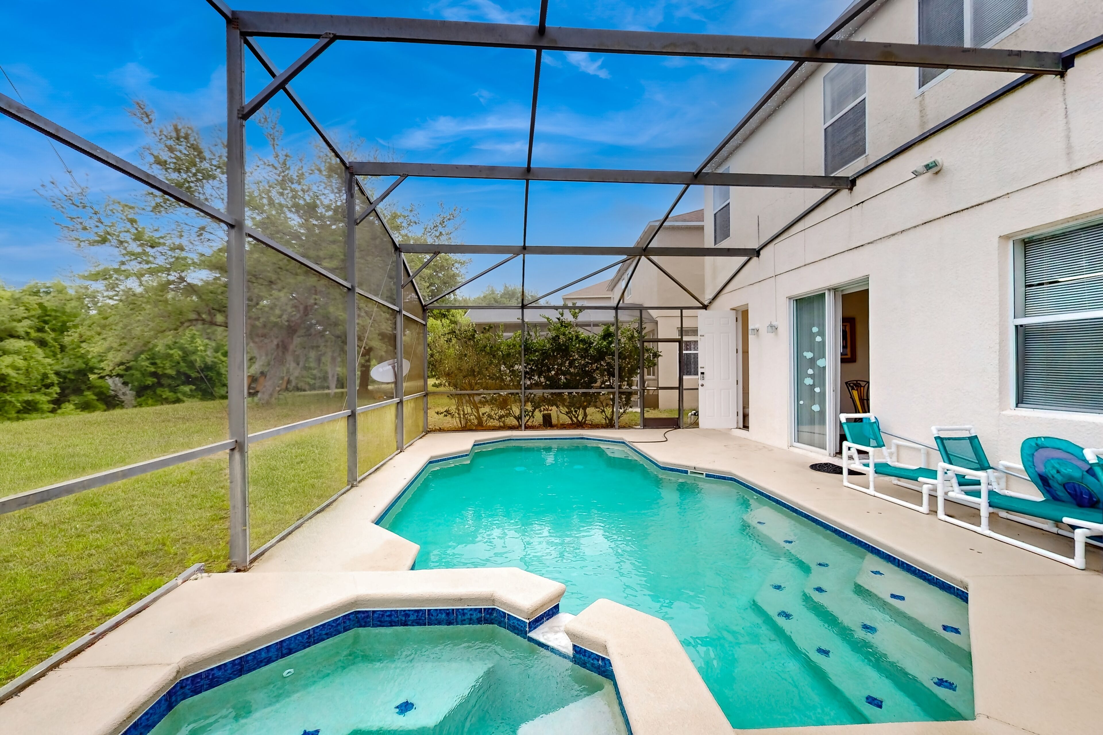 Spacious home with screened private pool/hot tub, & game room - near theme parks