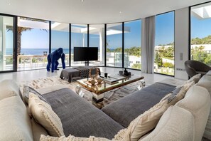 Téléviseur, chaßne audio, bureau