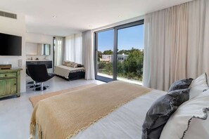 5 chambres, fer et planche à repasser, lit de bébé portatif, Wi-Fi