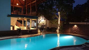 15 outdoor pools