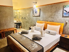 Habitación Deluxe con 1 cama doble o 2 individuales, balcón, vistas al jardín | Decoración individual, mobiliario individual, escritorio y wifi gratis