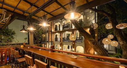 Shamrock Chiangmai Hotel - Adults Only