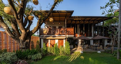 Shamrock Chiangmai Hotel - Adults Only