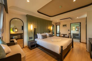 Premium bedding, memory-foam beds, free minibar items, in-room safe - Shamrock Chiangmai Hotel - Adults Only (Chiang Mai)