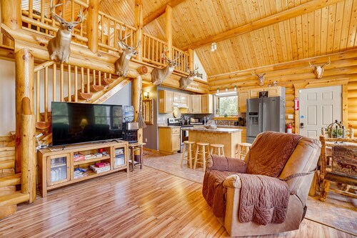 Lake and Trail Lodge: < 1 Mi to Lake Arbutus!