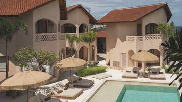 Kolam renang outdoor