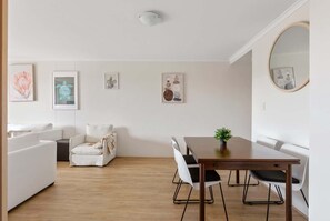 Dining - Spacious 3-Bed with Alfresco Dining by Amenities (Kingsford)