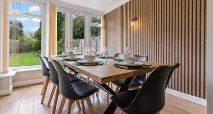 3 Bedroom Home Sleeps 7 OR 8 Free Parking NR Solihull Edgbaston and City Centre