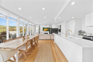 Private kitchen - Elevated Coastal Retreat With Dynamic Sea and Hills Views (Myponga Beach)