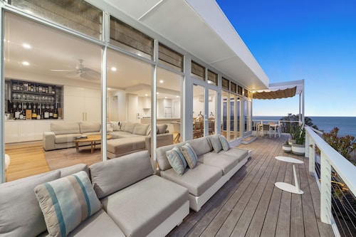 Elevated Coastal Retreat With Dynamic Sea and Hills Views